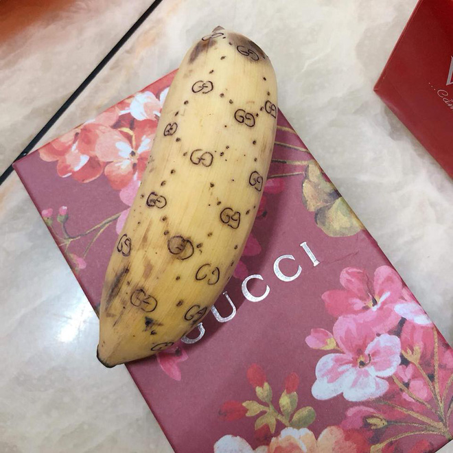 Biển báo gây hoang mang nhất vịnh Bắc Bộ, chuối Gucci gây sốt trên mạng xã hội