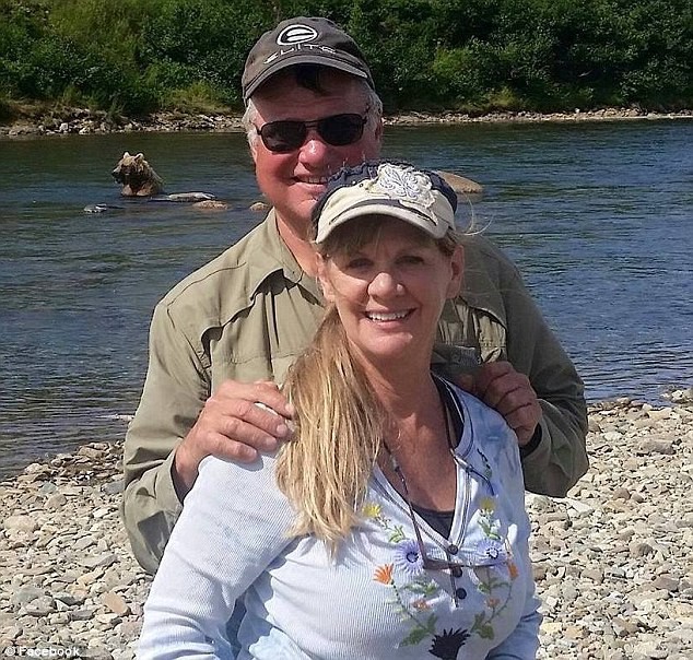 Vụ án vợ cùng hai con gái riêng âm mưu sát hại chồng gây chấn động nước Mỹ