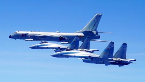 Oanh tạc cơ H-6K sẽ thi thố gì tại Nga?