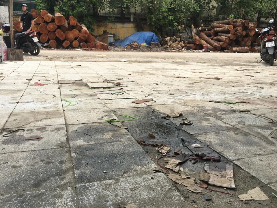 Người chứng kiến vụ cô gái nghi bị đánh ghen, đổ mắm tôm lên người: Cô gái không bị đánh