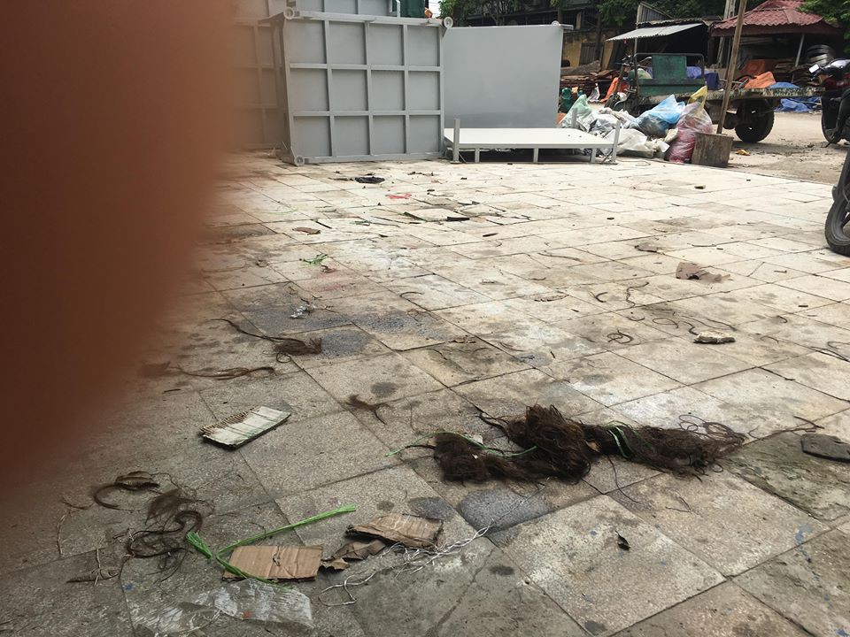 Người chứng kiến vụ cô gái nghi bị đánh ghen, đổ mắm tôm lên người: Cô gái không bị đánh