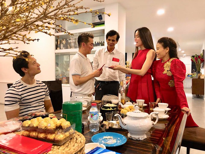 Cuộc tình đẹp nhất của Hồ Ngọc Hà đã diễn ra như thế nào trước khi có tin đồn kết thúc sau một năm ngọt ngào hơn phim? Cuộc tình đẹp nhất của Hồ Ngọc Hà đã diễn ra như thế nào trước khi có tin đồn kết thúc sau một năm ngọt ngào hơn phim?