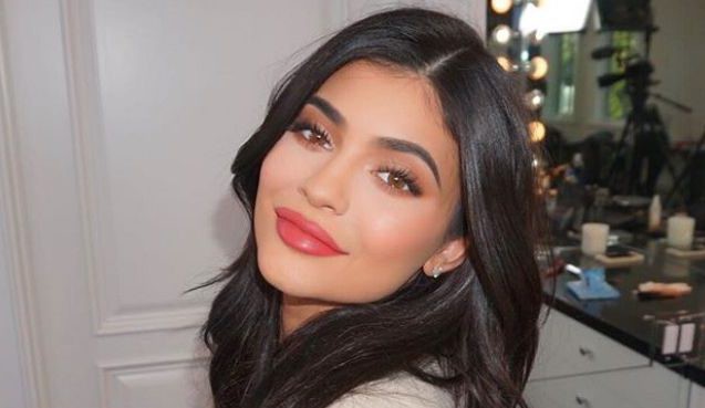 Dân tình rủ nhau quyên góp thêm 100 triệu USD để giúp Kylie Jenner trở thành tỷ phú trẻ nhất thế giới