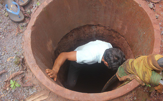 Ba người đàn ông đều bị ngất rồi lịm đi sau khi xuống giếng ở Bắc Giang