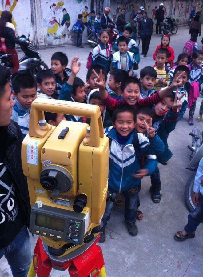 Khi bạn làm nghề trắc địa nhưng người khác cứ tưởng bạn là photographer và đến xin 1 kiểu ảnh