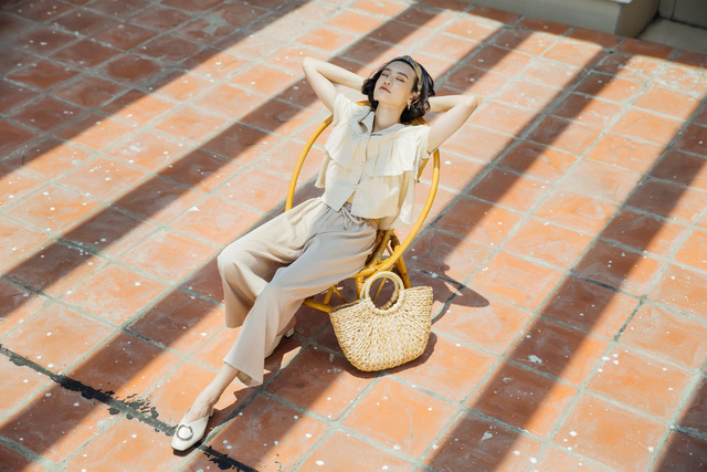 Bay bổng cùng vải đũi - xu hướng thời trang hè 2018