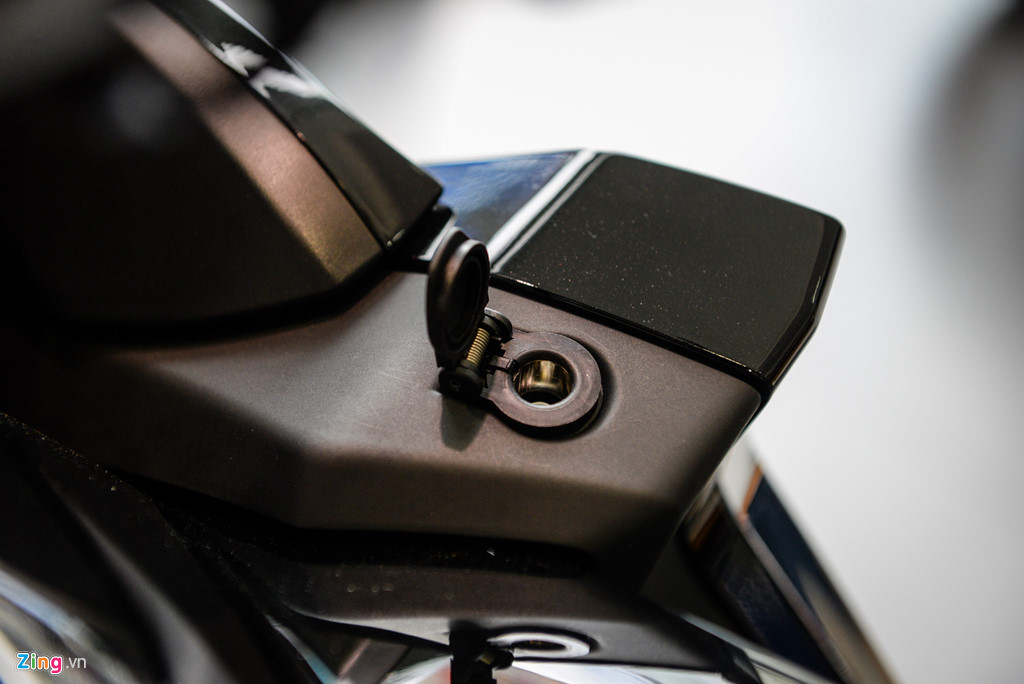 Chi tiết siêu môtô BMW K1600B chính hãng tại Việt Nam