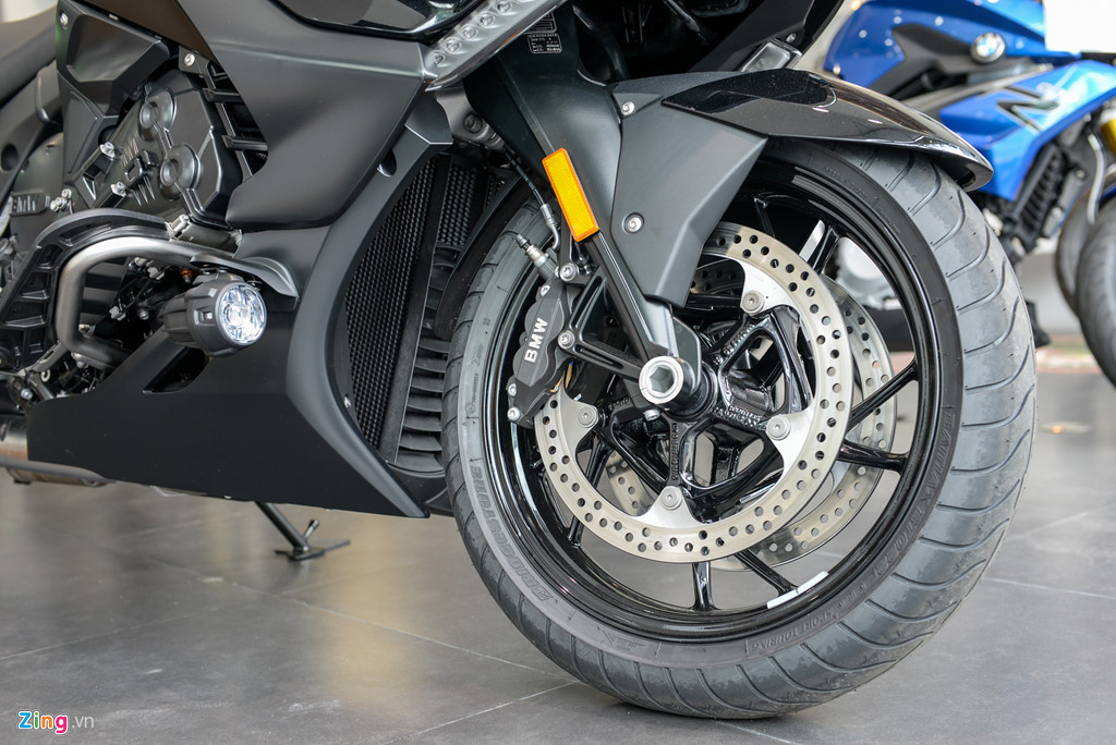 Chi tiết siêu môtô BMW K1600B chính hãng tại Việt Nam