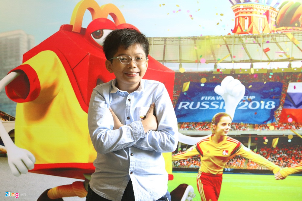 Cậu bé Việt ra sân chung kết World Cup: Tặng quà Bến Tre cho Mbappe