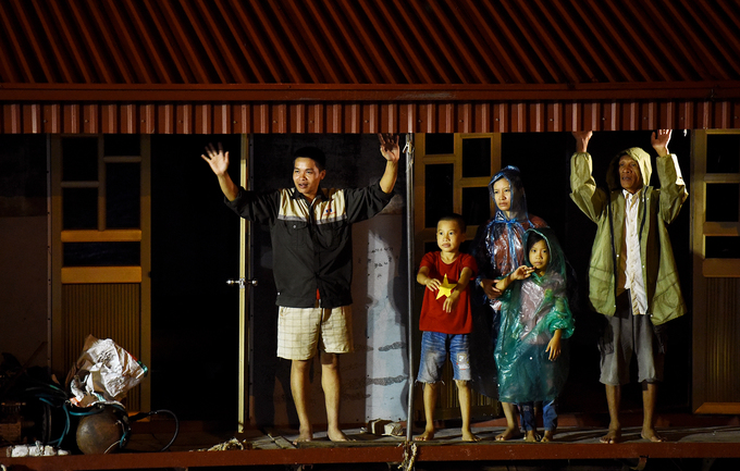 Diễn tập xả lũ khẩn cấp hồ Hoà Bình trong đêm