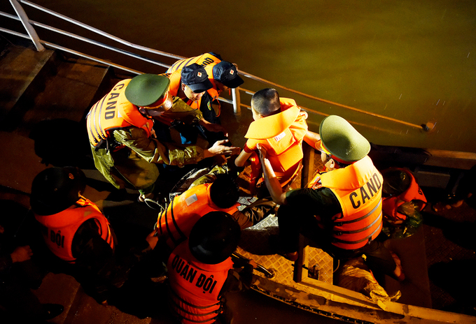 Diễn tập xả lũ khẩn cấp hồ Hoà Bình trong đêm