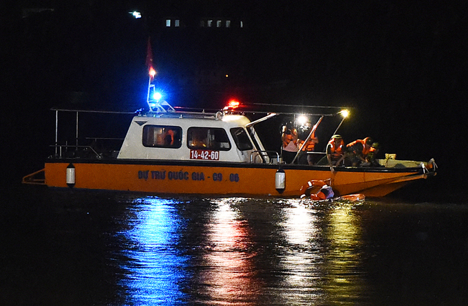 Diễn tập xả lũ khẩn cấp hồ Hoà Bình trong đêm