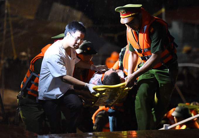 Diễn tập xả lũ khẩn cấp hồ Hoà Bình trong đêm