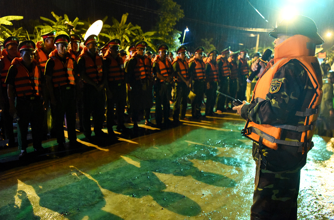 Diễn tập xả lũ khẩn cấp hồ Hoà Bình trong đêm