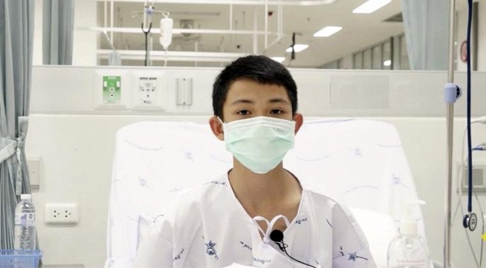 Quyết định sáng suốt của huấn luyện viên giúp đội bóng Lợn Hoang giữ được an toàn chờ cứu hộ