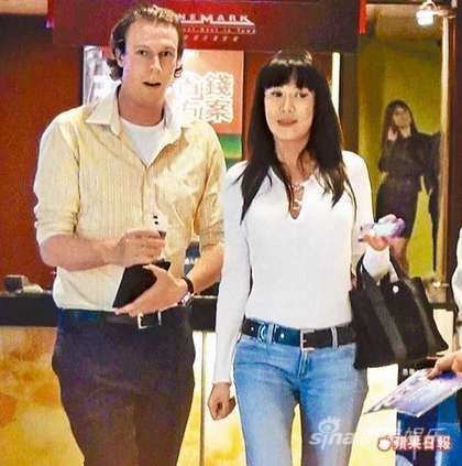 Sao U60 bỏ rơi trai trẻ kém 26 tuổi: Tôi chỉ muốn kiếm người chơi bời chứ không muốn lấy chồng