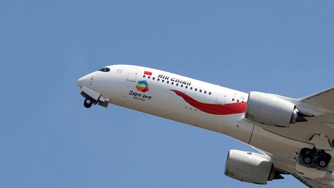 Air China sa thải phi công hút thuốc khiến máy bay rơi tự do