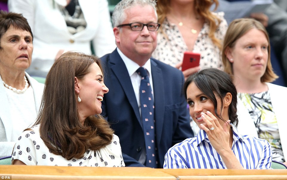 Công nương Kate và Meghan tâm đầu ý hợp khi lần đầu xuất hiện cùng nhau không có chồng hộ tống