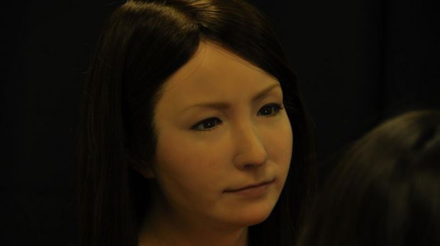 4 robot xinh đẹp không kém Sophia, nhìn từ xa trông chẳng khác gì hot girl