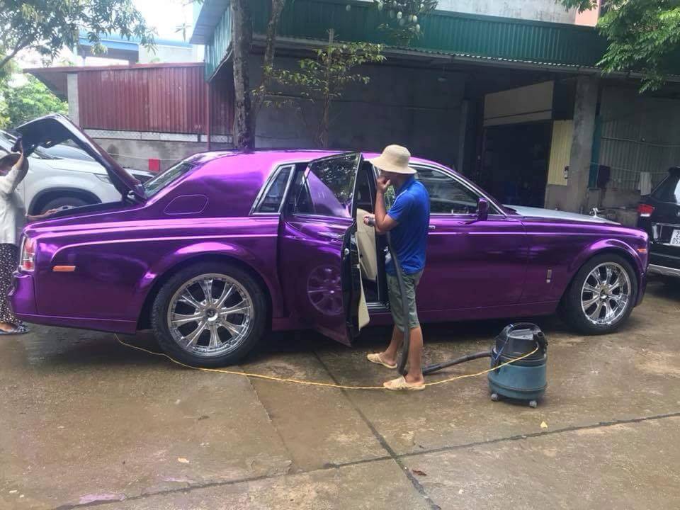 Xuất hiện chiếc Rolls-Royce màu tím thủy chung độc đáo trên phố Hà Nội