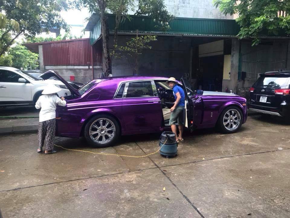 Xuất hiện chiếc Rolls-Royce màu tím thủy chung độc đáo trên phố Hà Nội