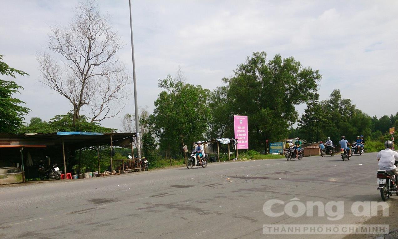 Tông trực diện xe đầu kéo container, người chạy xe máy chết tại chỗ