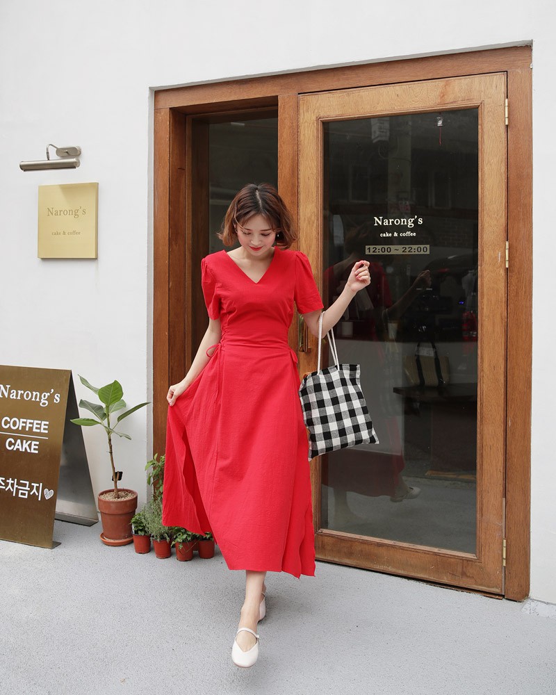 Vào những ngày mát trời, các nàng cứ diện váy dáng dài là chuẩn đẹp và dễ hút mọi ánh nhìn