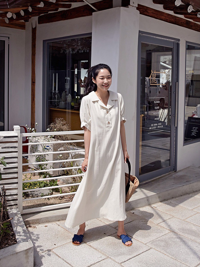 Vào những ngày mát trời, các nàng cứ diện váy dáng dài là chuẩn đẹp và dễ hút mọi ánh nhìn