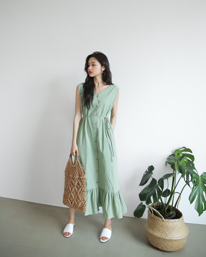 Vào những ngày mát trời, các nàng cứ diện váy dáng dài là chuẩn đẹp và dễ hút mọi ánh nhìn