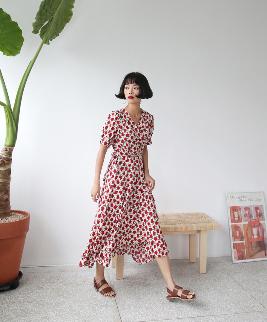 Vào những ngày mát trời, các nàng cứ diện váy dáng dài là chuẩn đẹp và dễ hút mọi ánh nhìn