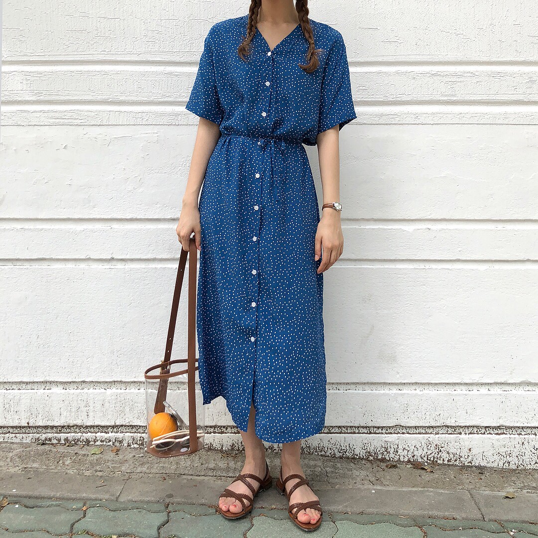 Vào những ngày mát trời, các nàng cứ diện váy dáng dài là chuẩn đẹp và dễ hút mọi ánh nhìn