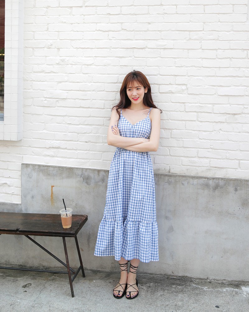 Vào những ngày mát trời, các nàng cứ diện váy dáng dài là chuẩn đẹp và dễ hút mọi ánh nhìn