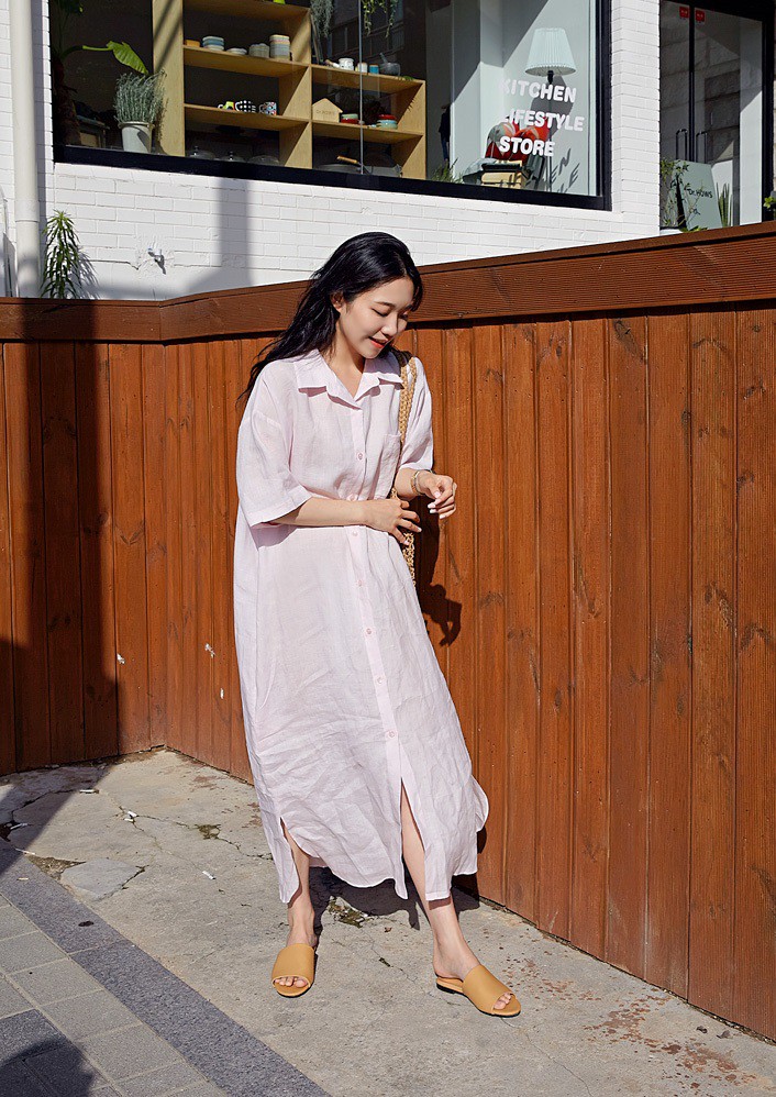 Vào những ngày mát trời, các nàng cứ diện váy dáng dài là chuẩn đẹp và dễ hút mọi ánh nhìn