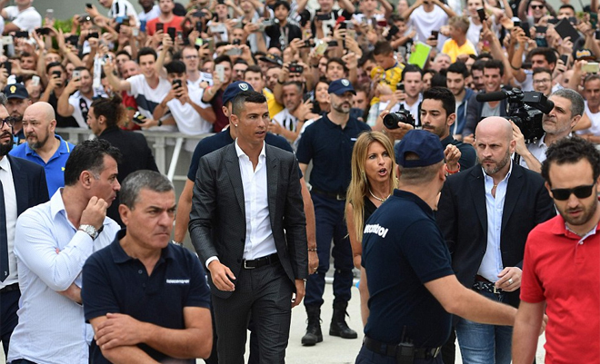 10.000 CĐV Juventus đón Ronaldo