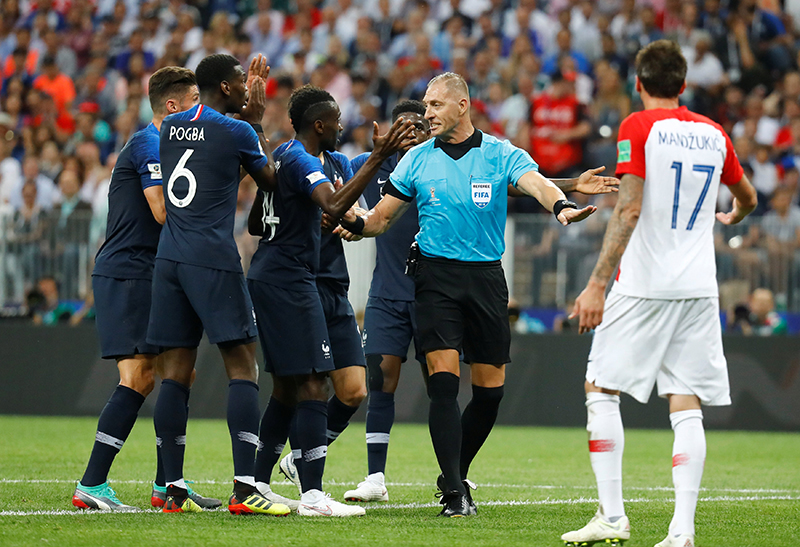 Cận cảnh tình huống VAR - bước ngoặt của trận chung kết World Cup