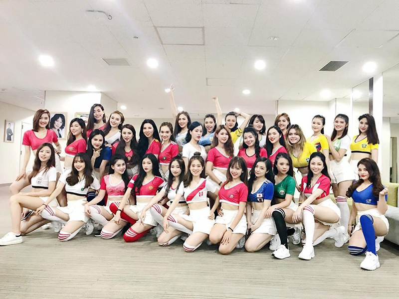 Trước khi xảy ra mâu thuẫn, Trâm Anh cùng dàn chị em hotgirl đã từng rất thân thiết như thế này! Trước khi xảy ra mâu thuẫn, Trâm Anh cùng dàn chị em hotgirl đã từng rất thân thiết như thế này!