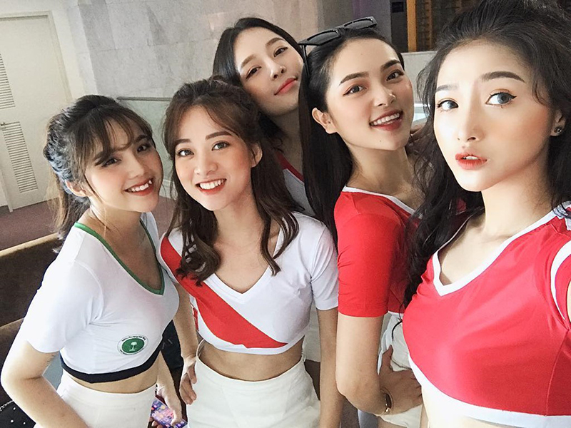 Trước khi xảy ra mâu thuẫn, Trâm Anh cùng dàn chị em hotgirl đã từng rất thân thiết như thế này! Trước khi xảy ra mâu thuẫn, Trâm Anh cùng dàn chị em hotgirl đã từng rất thân thiết như thế này!