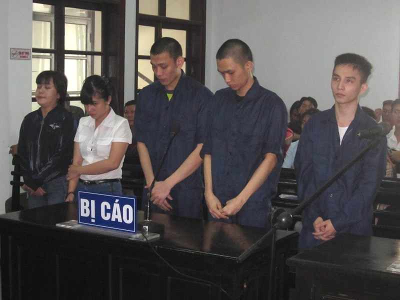 2 chị em hầu tòa vì chơi ma túy