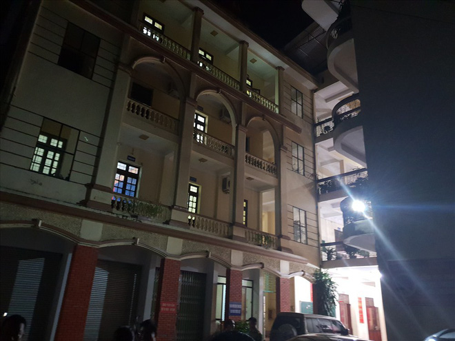 An ninh vòng trong vòng ngoài tại địa điểm rà soát bất thường về điểm thi ở Hà Giang