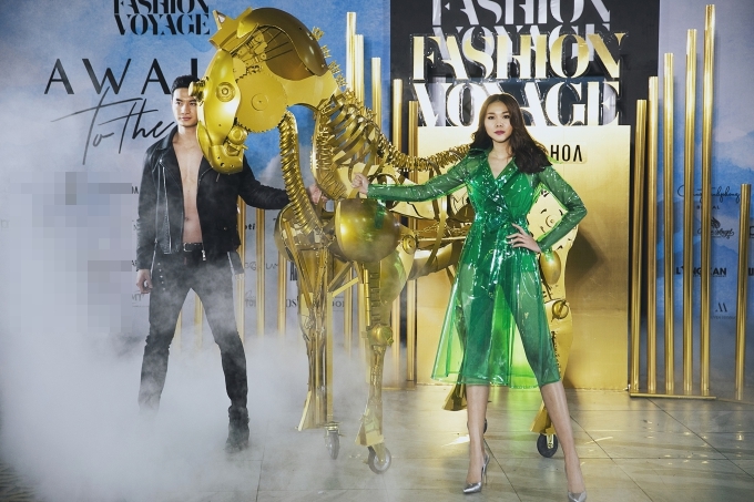 Hoa hậu HHen Niê kích động liên tục hò hét cổ vũ cho Hoàng Thùy trình diễn catwalk Hoa hậu HHen Niê kích động liên tục hò hét cổ vũ cho Hoàng Thùy trình diễn catwalk