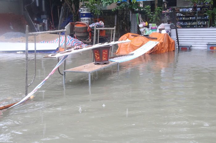 Mưa xối xả, Hà Tĩnh chìm trong biển nước
