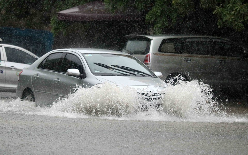 Mưa xối xả, Hà Tĩnh chìm trong biển nước Mưa xối xả, Hà Tĩnh chìm trong biển nước