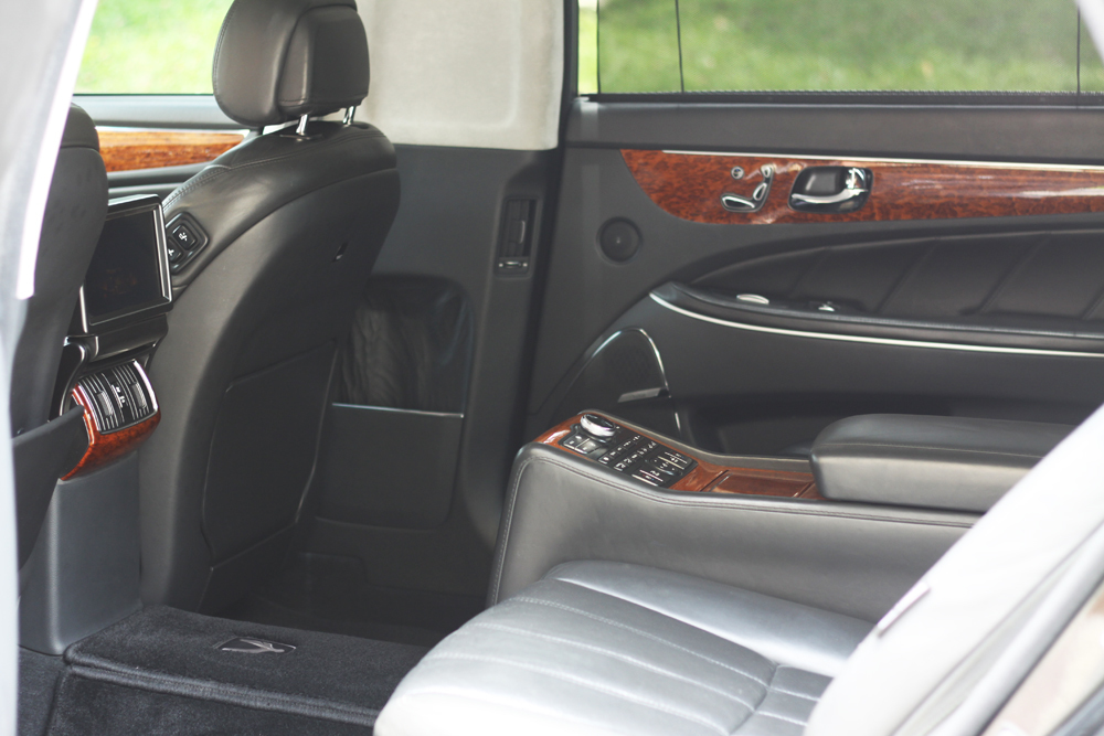 Hàng hiếm Hyundai Equus Limousine 2010 rao bán gần 1,4 tỷ đồng