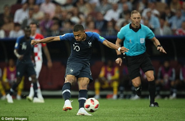 World Cup 2018: Lập siêu phẩm trước Croatia, Mbappe san bằng thêm kỷ lục của Pele