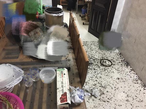 Chị em hoảng hồn vì vụ nổ nồi áp suất khi đang ninh chè: Cẩn thận nồi nổ như bom!