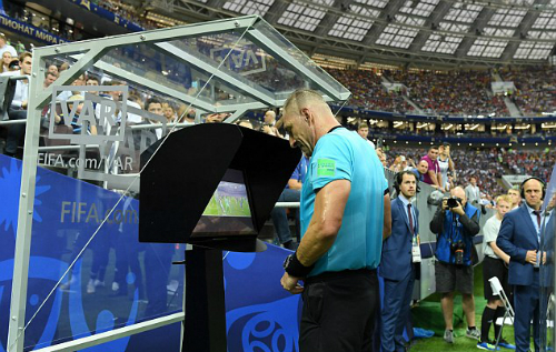 Quả phạt đền cho Pháp bị gọi là ghê tởm, đáng hổ thẹn