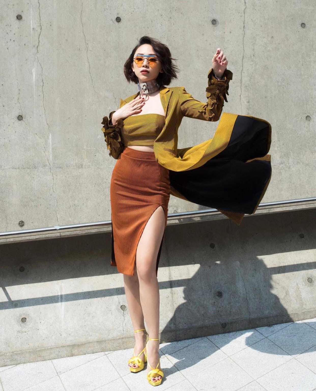 Hết quần 5 phân, giờ sao Việt lại đổi sang mốt áo chẳng tày gang