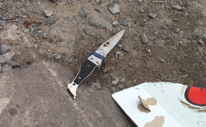 Chồng say rượu cầm dao đâm thủng tim vợ