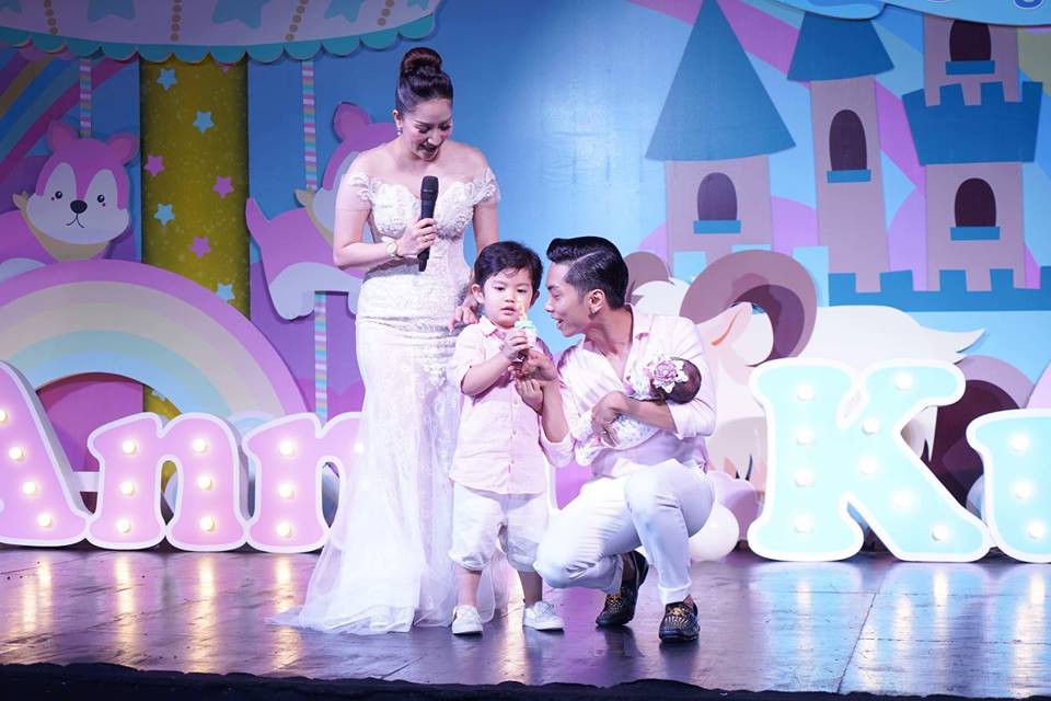 Vợ chồng Khánh Thi - Phan Hiển thuê khách sạn sang trọng, mở tiệc hoành tráng để mừng hai con yêu