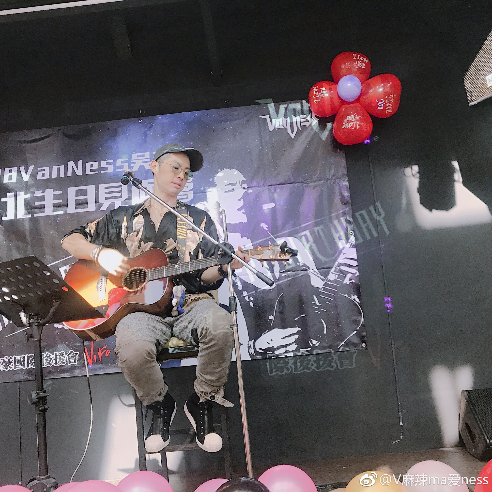 Tròn 1 tháng ly hôn với thiên kim tiểu thư Singapore, Ngô Kiến Hào xuất hiện tiều tuỵ, kém sắc